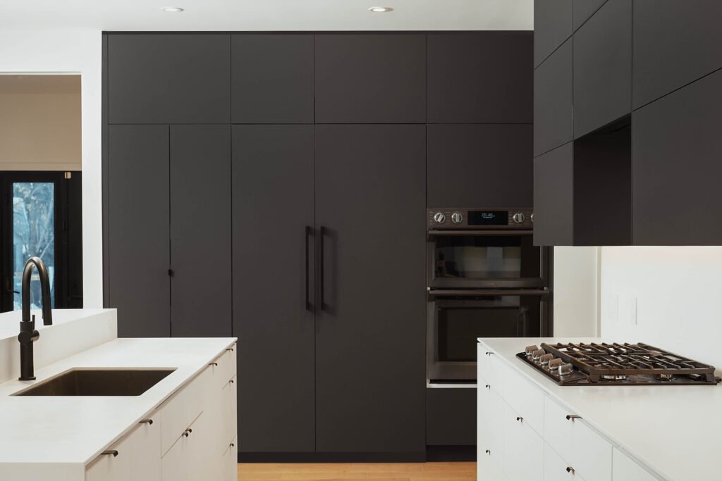 Black and White Zonavita kitchen