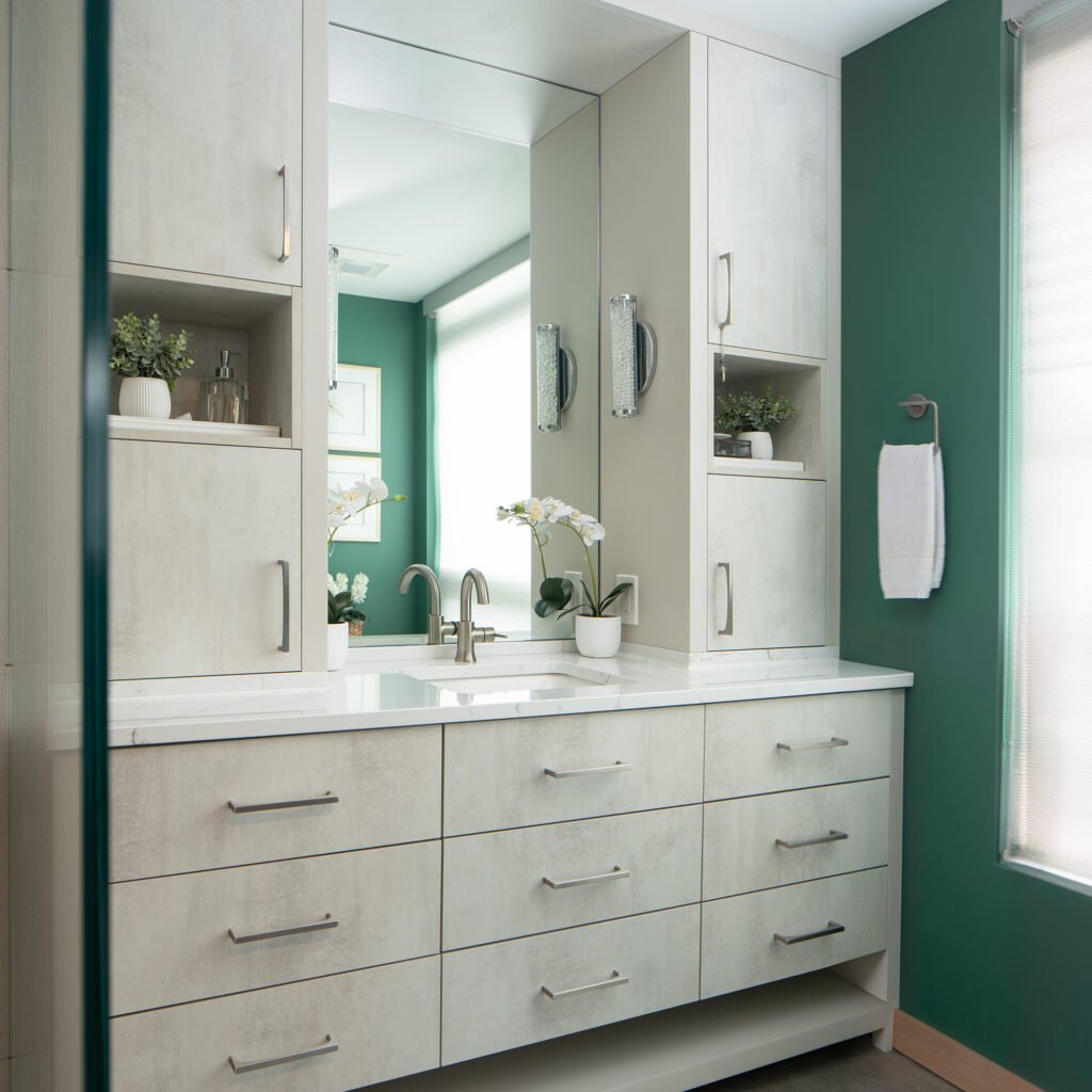 Bathroom in White Chromix material