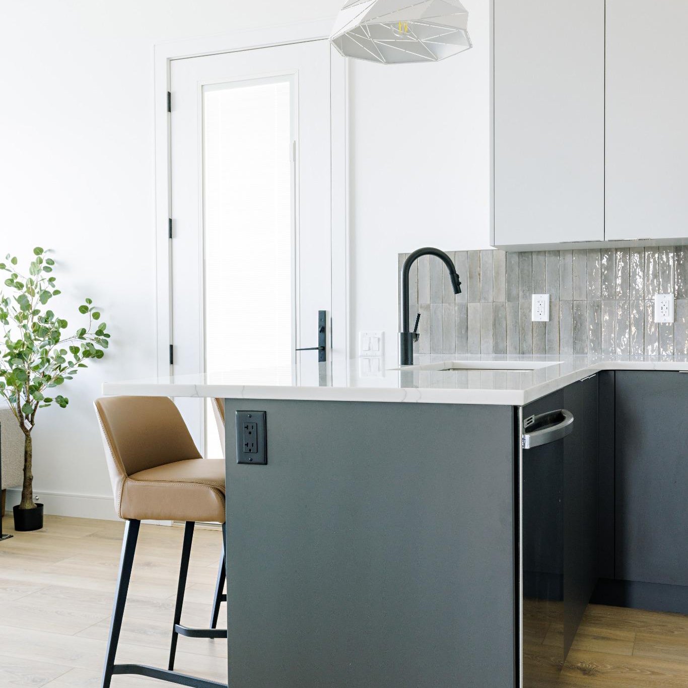 Zonavita kitchen in Charcoal Supermat material colour