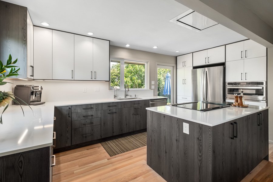 Zonavita Kitchen in Anthracite Mountain Larch material colour