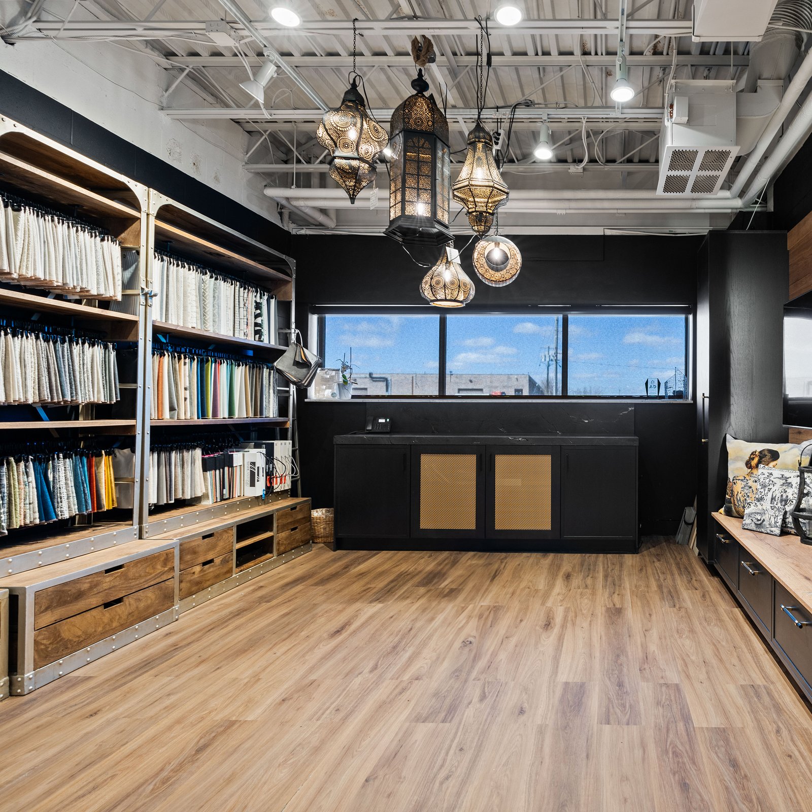 Zonavita Showroom Display in Oak Eclipse and TFL Tobacco Halifax Oak