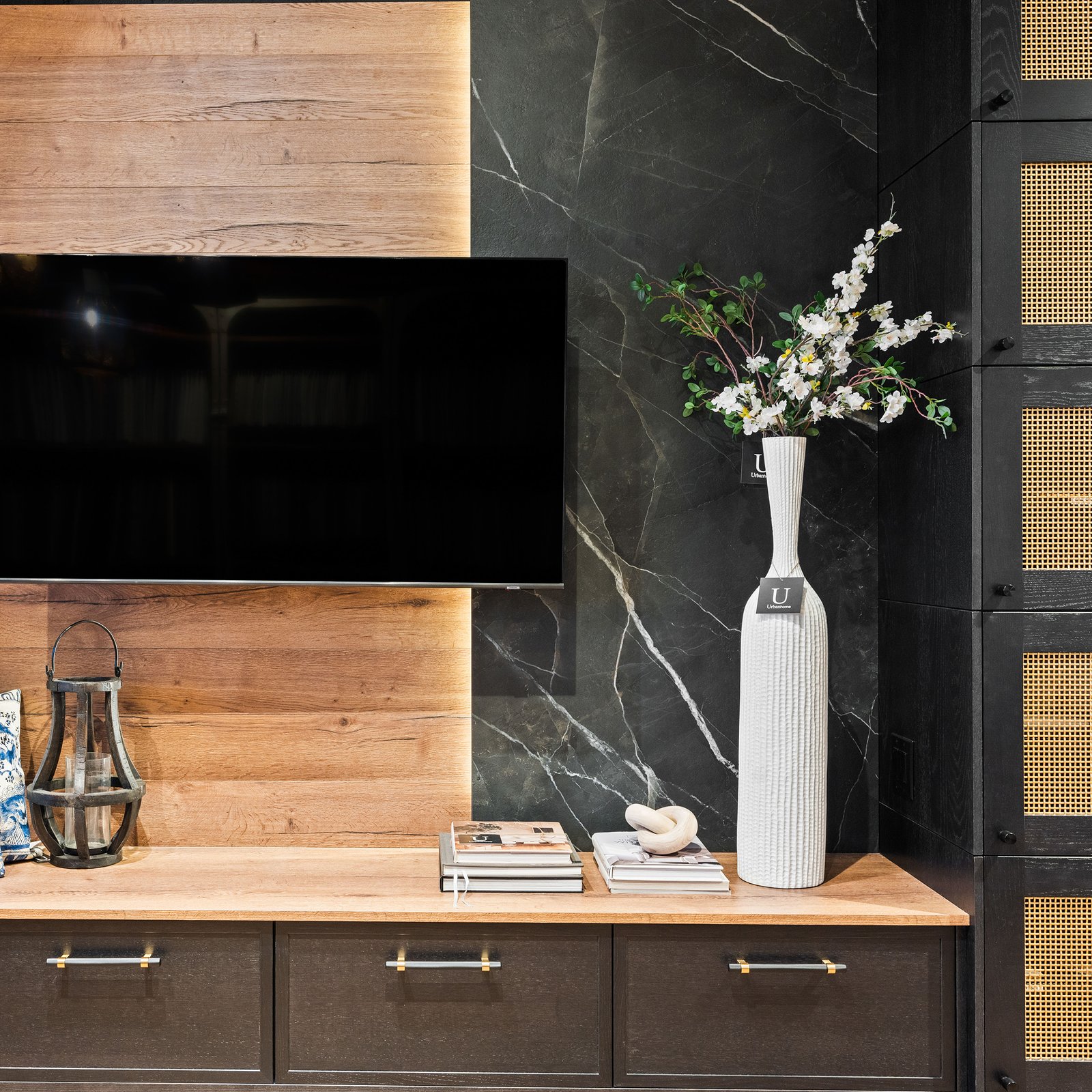 Zonavita Showroom Display in Oak Eclipse and TFL Tobacco Halifax Oak