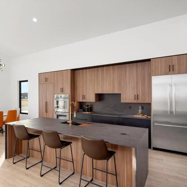 Modern Eclectic Kitchen in Novablack, Light Tennessee Walnut, Anthracite Chromix TFL